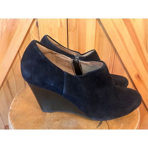 Clarks Artisan Cushion Boots 10M Black Suede Zip Up Wedge Ankle Boot - Picture 3 of 10